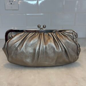 Express Kiss Lock Metallic Purse Bag Silver Genuine Leather Frame Clutch